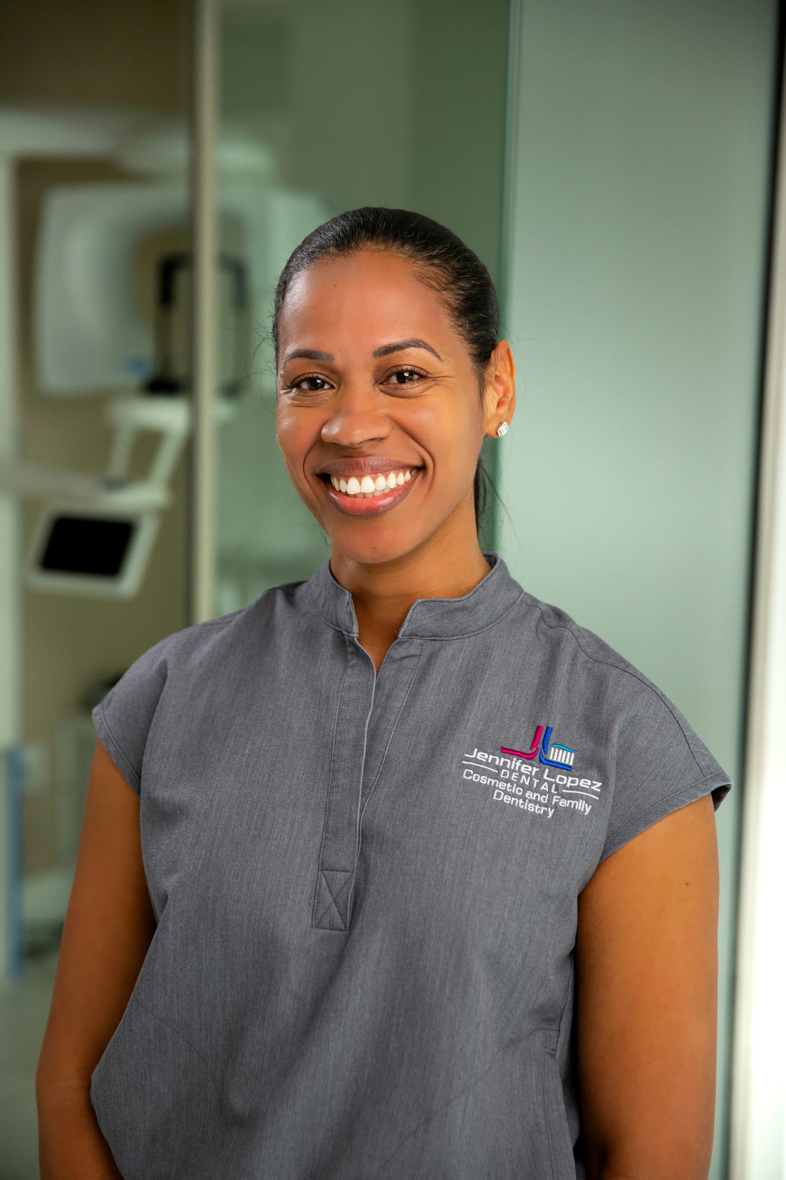 Lisbet, Dental Hygienist at Jennifer Lopez Dental